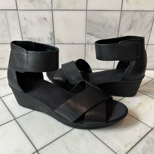 Naturalizer Black Leather Sandals